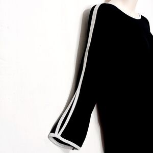 🔵BOGO FREE🔵 Chico's Black Top w White Trim Sz 2 (L)